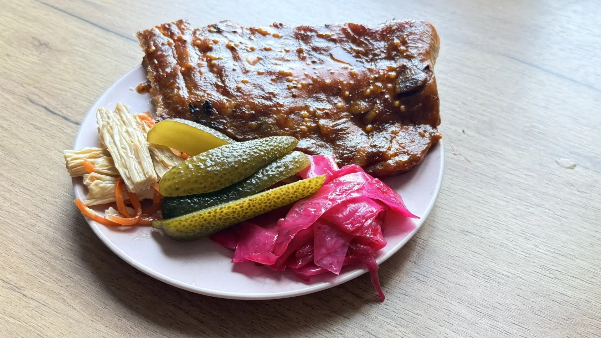  Ребра в фирменном соусе